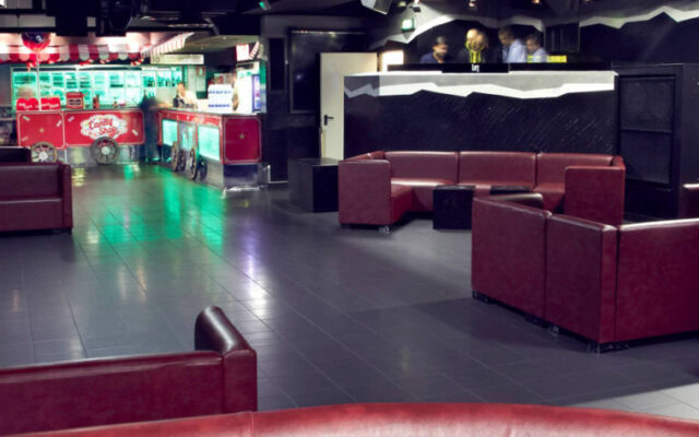 Festa di Laurea: Celebra in Grande Stile al New York Lounge di Via Fabio Filzi a Milano