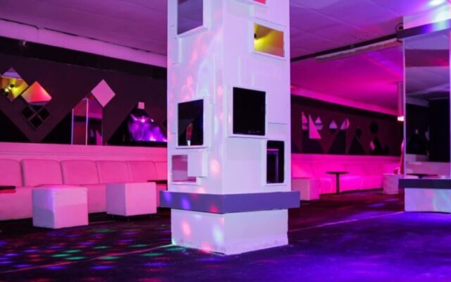 Festa “Notte sotto le stelle”: Organizzare un party all’aperto con telescopi e coperte per la tua laurea